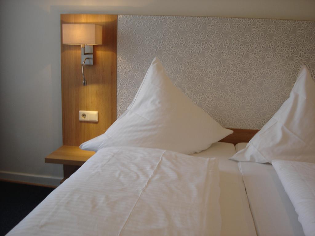 Rhein-Hotel Андернах Екстер'єр фото