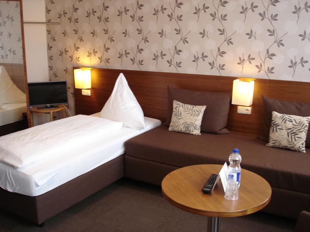 Rhein-Hotel Андернах Екстер'єр фото